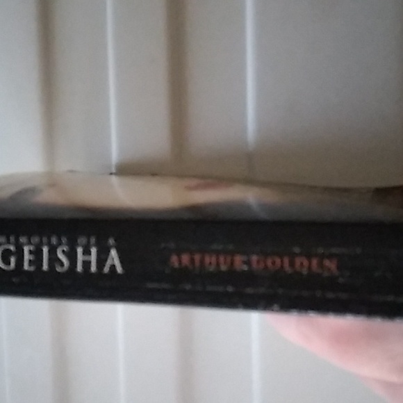 (10/$10) Memoirs of a Geisha Novel - Picture 3 of 5